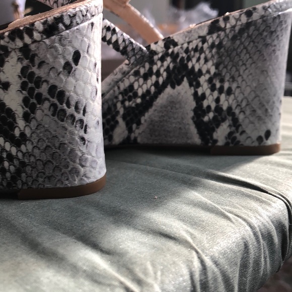 New LOUISE ET CIE Quinley Wedge Sandal - Picture 5 of 8